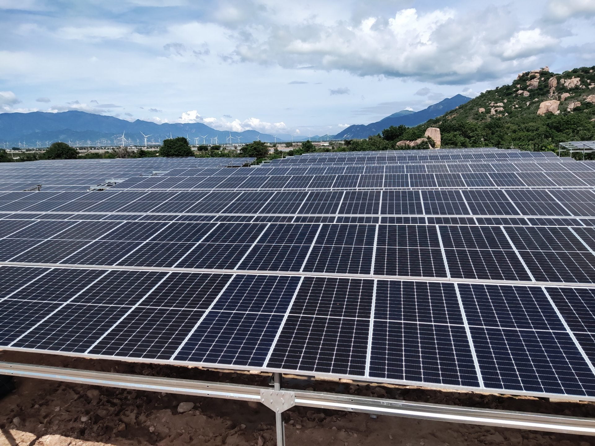 Solar Fram trên diện tích lớn