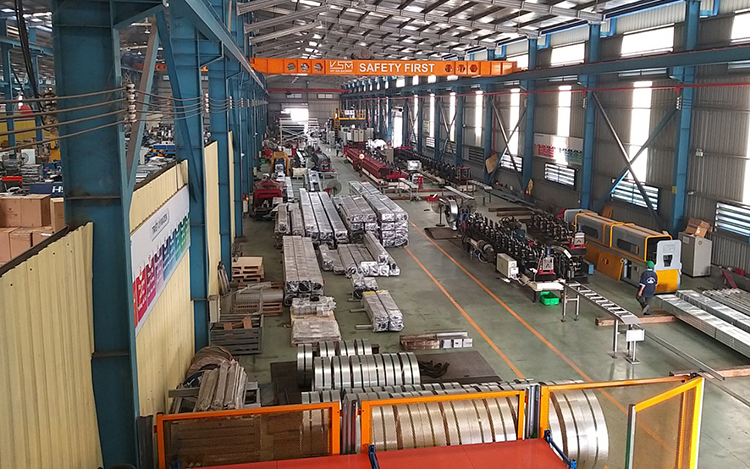 Nhà xưởng hiện đại tại công ty gia công cơ khí Việt Sơn