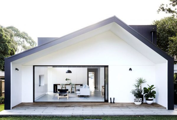 Prefabricated house with elegant white tones
