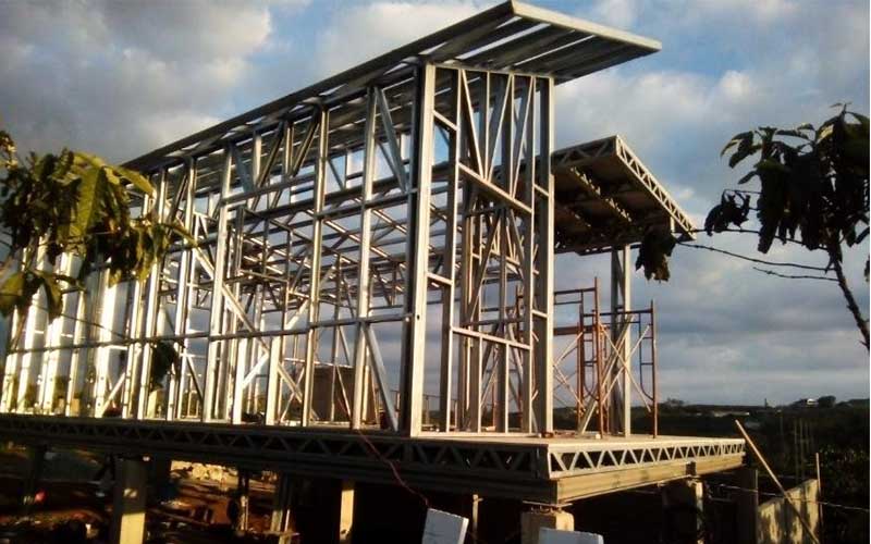 The steel frame is the main component of prefabricated house
