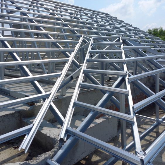 Z purlins are used alternately in the roof frame structure of construction projects