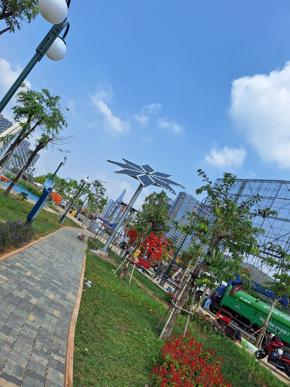 Dự án "Điện mặt trời hoa hướng dương" nhằm thúc đẩy sự phát triển của năng lượng xanh, sạch tại TP HCM