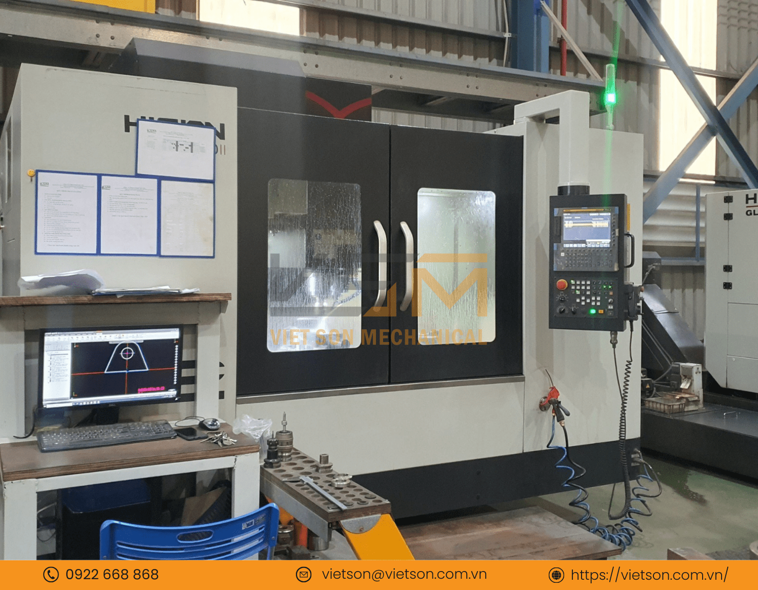 Máy tiện CNC