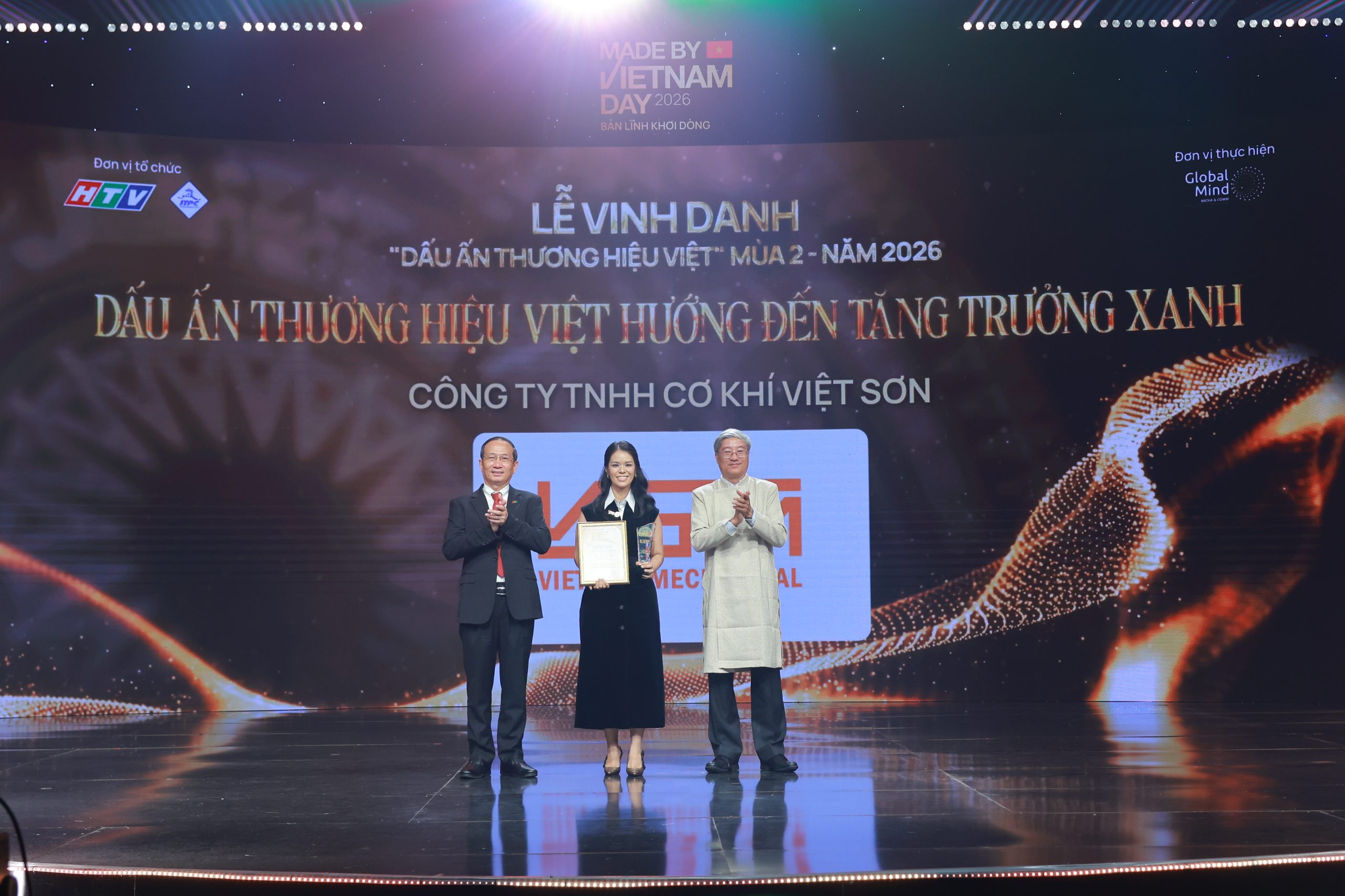 Cơ Khí Việt Sơn vinh dự nhận giải thưởng Dấu ấn thương hiệu Việt hướng đến tăng trưởng xanh